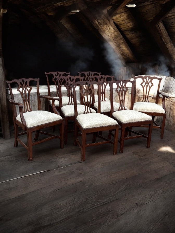 Antique Mahogany Dining Table & 8 Chairs.