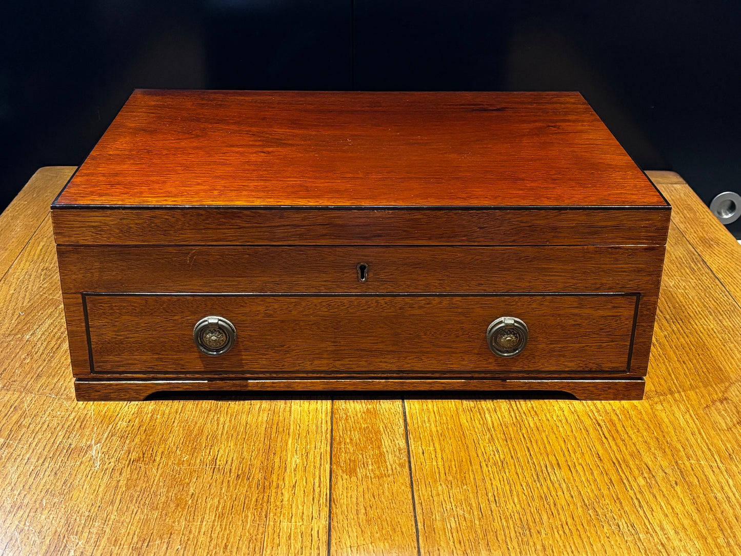 Silver Plate Mahogany Cased Cutlery 8 Setting.