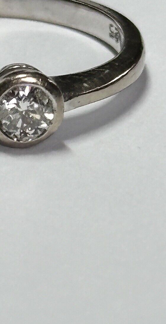Vintage 18ct White Gold 0.25ct Diamond Solitaire Ring Boxed