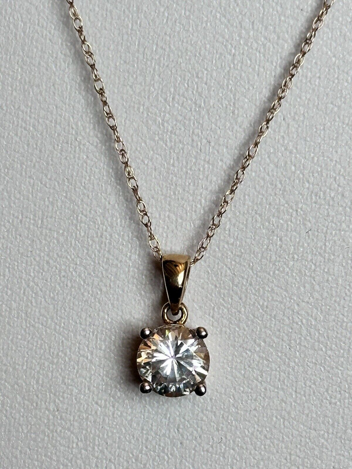 Vintage 9ct Gold 6mm Cubic Zirconia Pendant Necklace