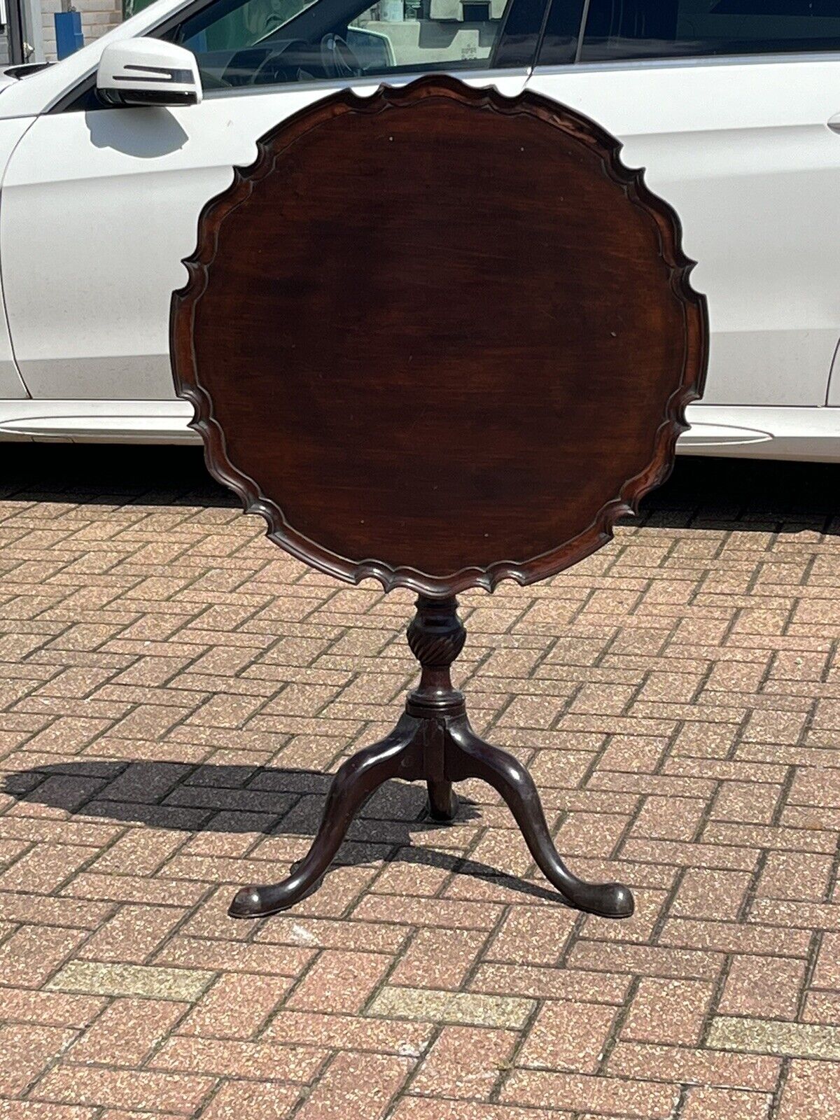 Georgian Mahogany Birdcage Tilt Top Table.