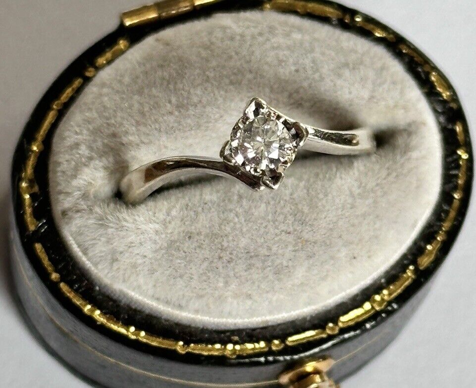 Vintage 9ct White Gold 0.10ct Solitaire Diamond Engagement Ring
