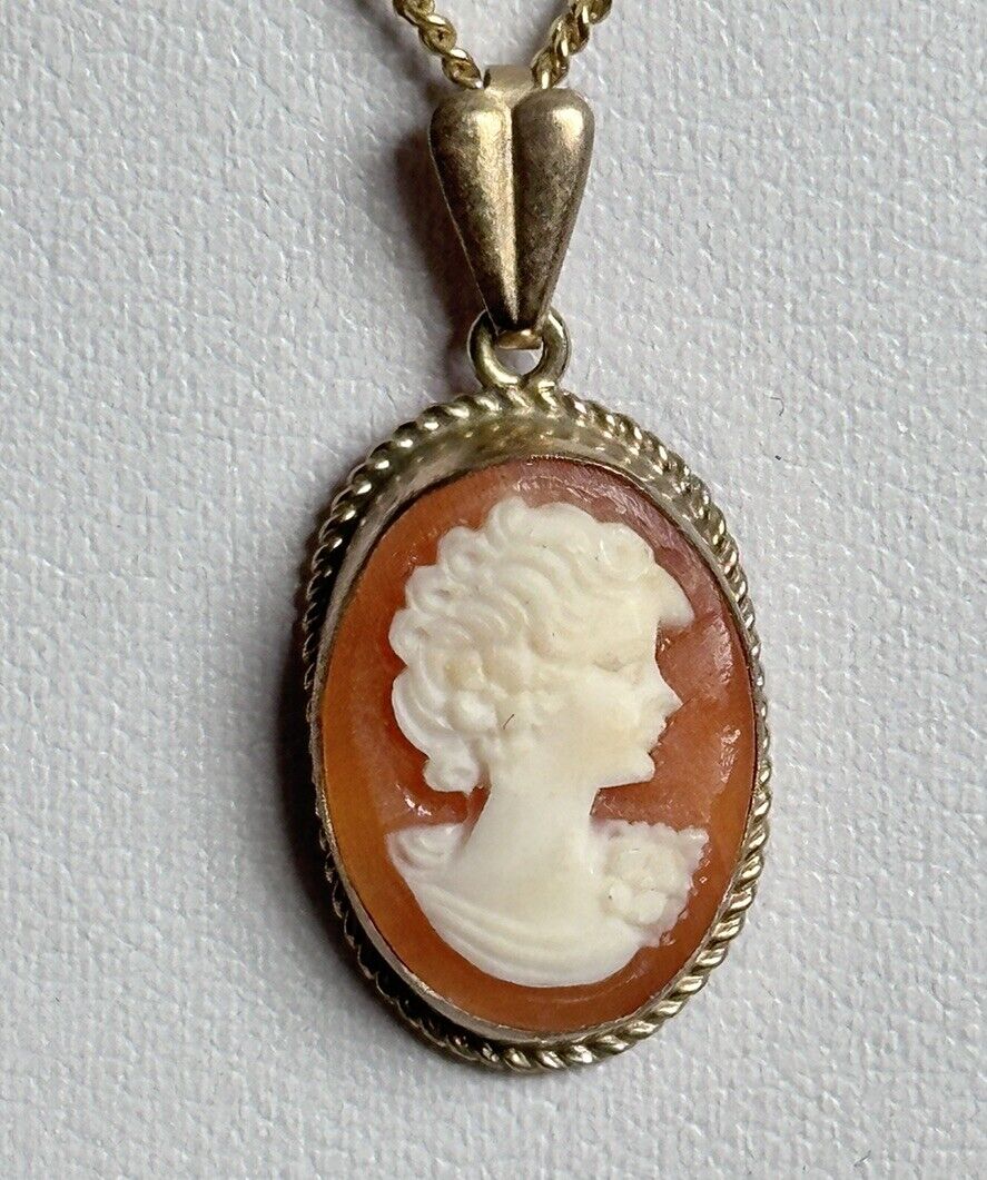 Vintage 9ct Gold Shell Cameo Pendant Necklace