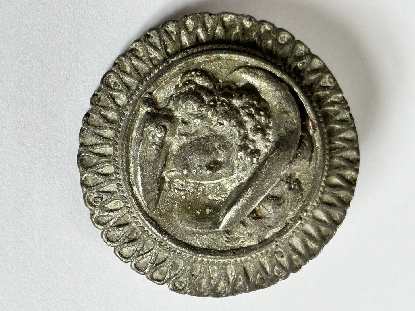 Vintage Cameo 3D Brooch