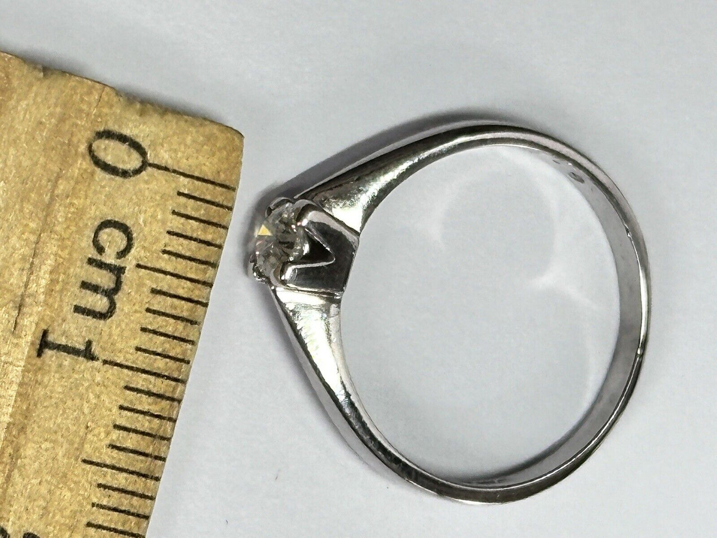 18ct White Gold 0.25 Diamond Solitaire Ring Boxed