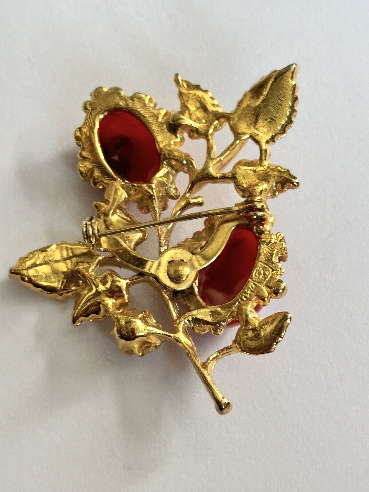 Vintage Gold Tone Pink Red Faux Pearl Cabochon Flowers Brooch