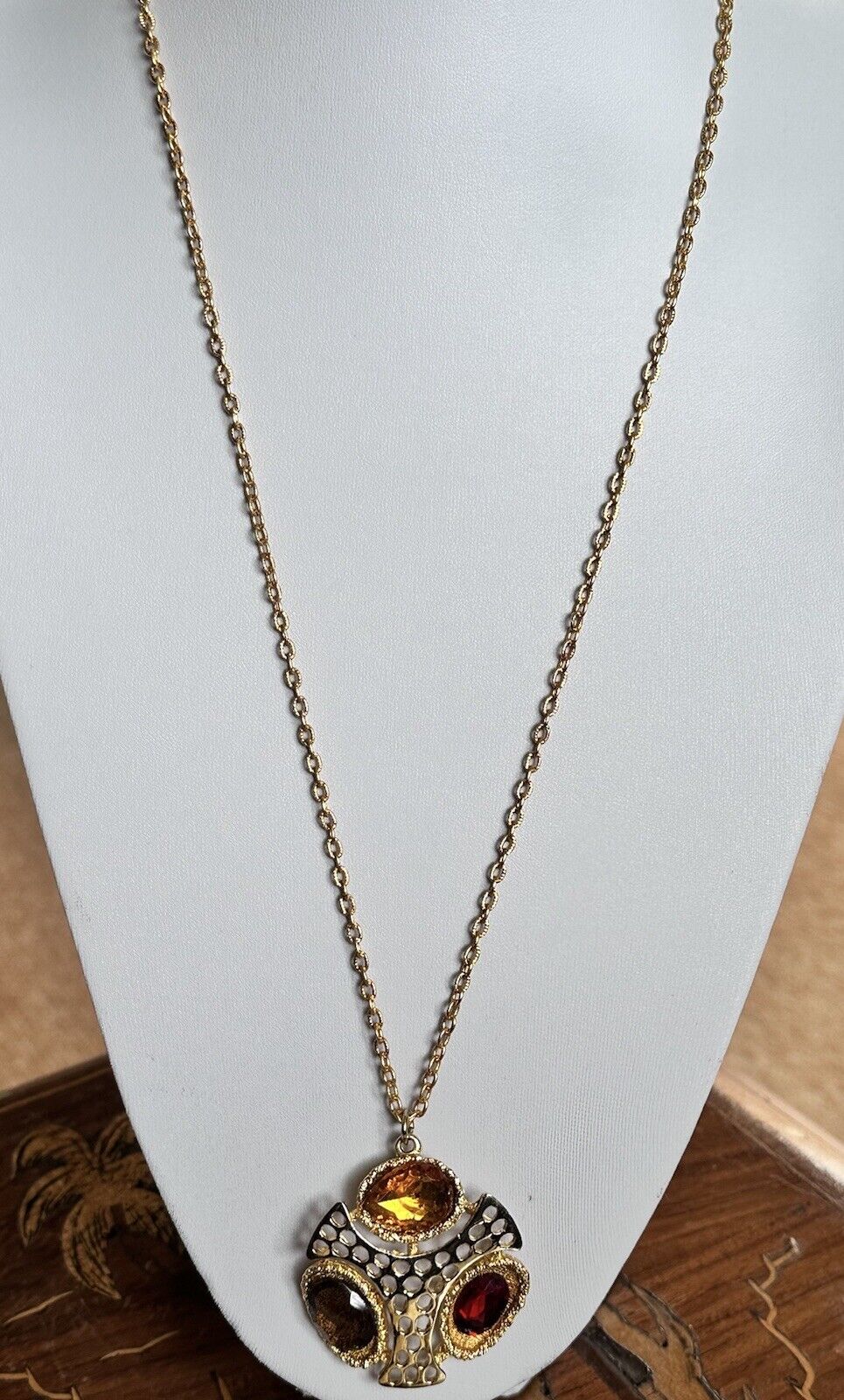 Vintage 60s/70s Gold Tone Red Orange Stone Pendant Necklace