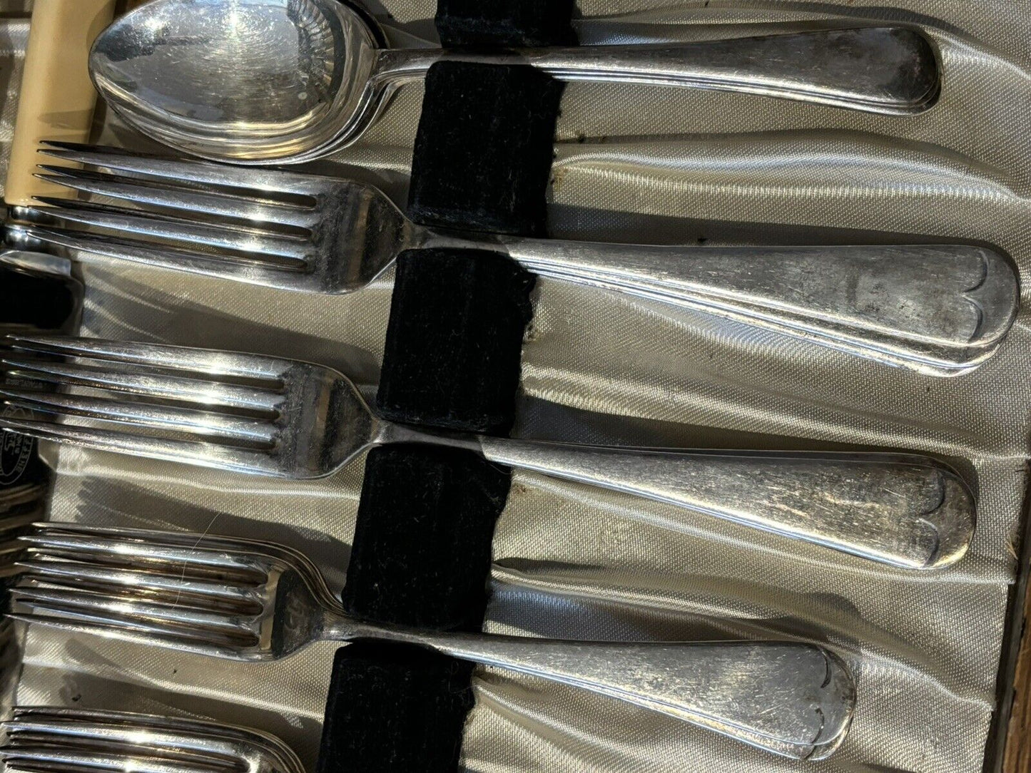 Edwardian Cutlery Set In Oak Case