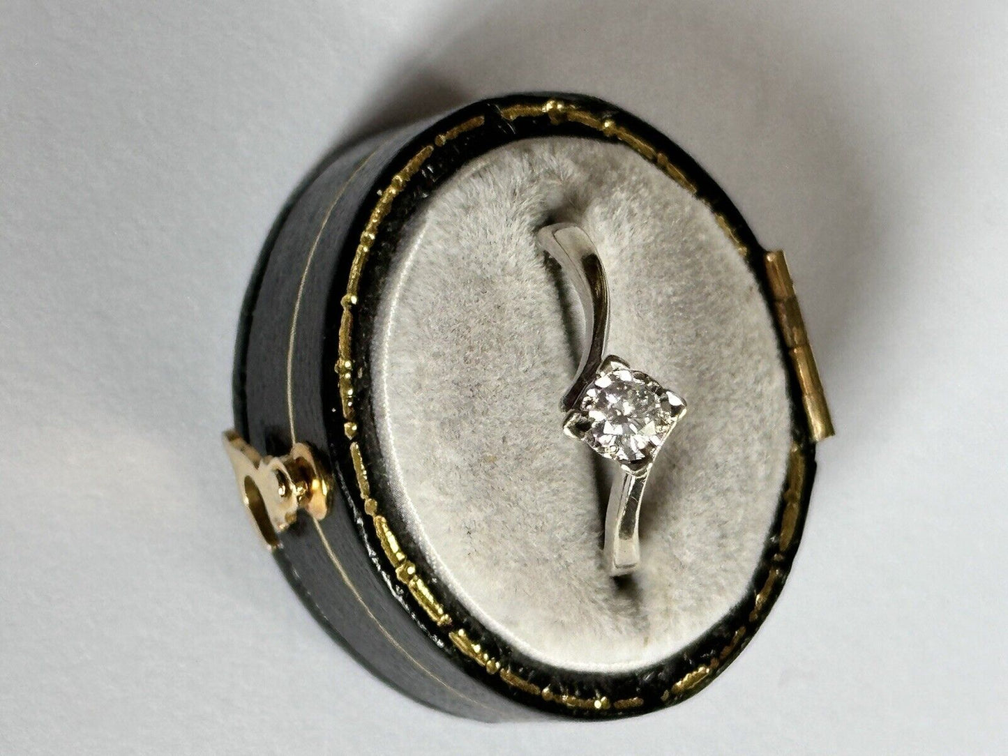 Vintage 9ct White Gold 0.10ct Solitaire Diamond Engagement Ring