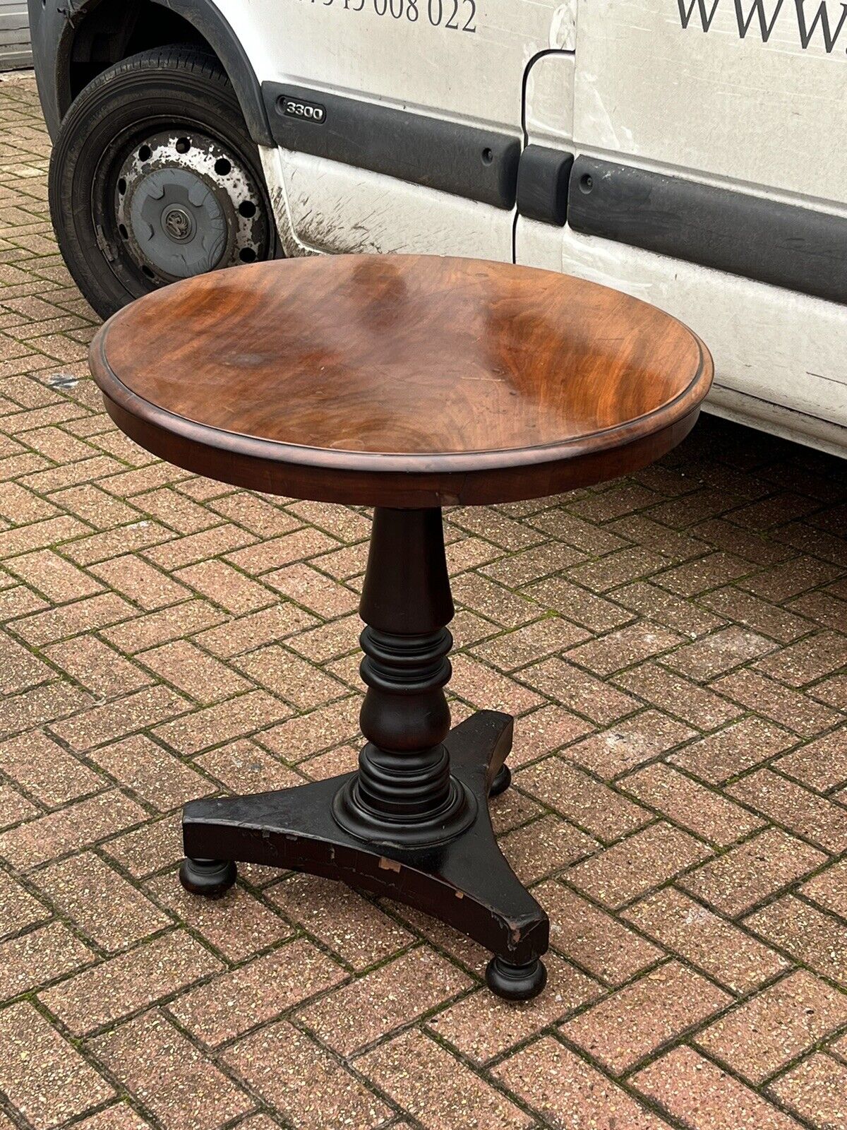 Victorian Mahogany Tilt Top Lamp Table, Side Table.