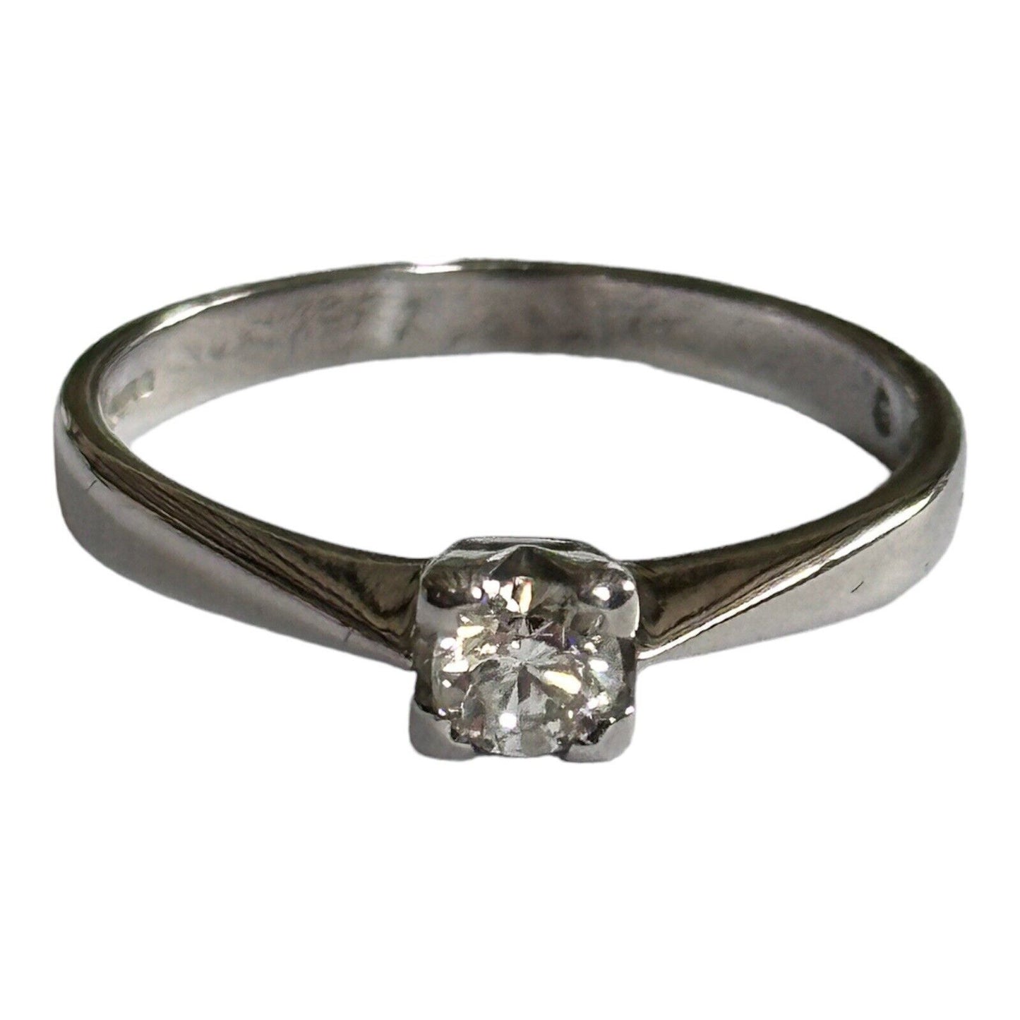 18ct White Gold 0.25 Diamond Solitaire Ring Boxed