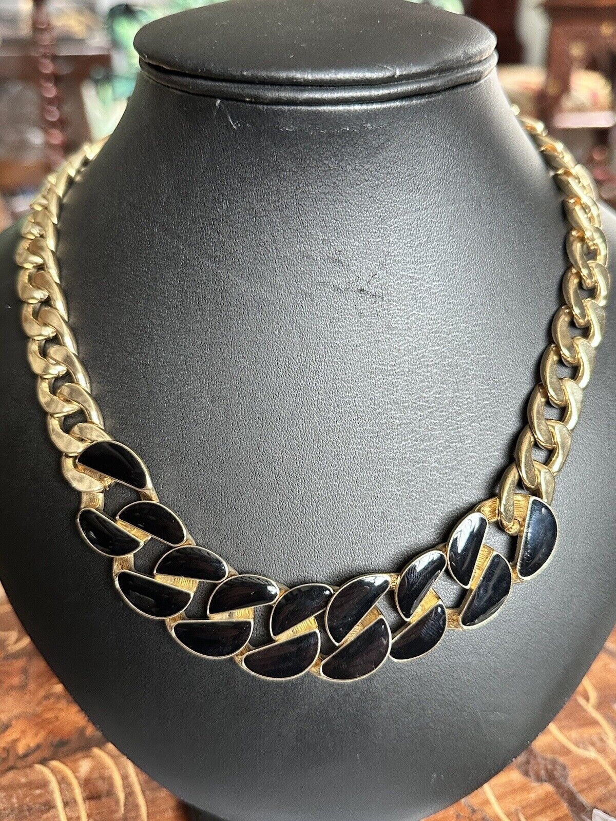 Vintage 60s/70s Gold Tone Red Orange Stone Pendant Necklace