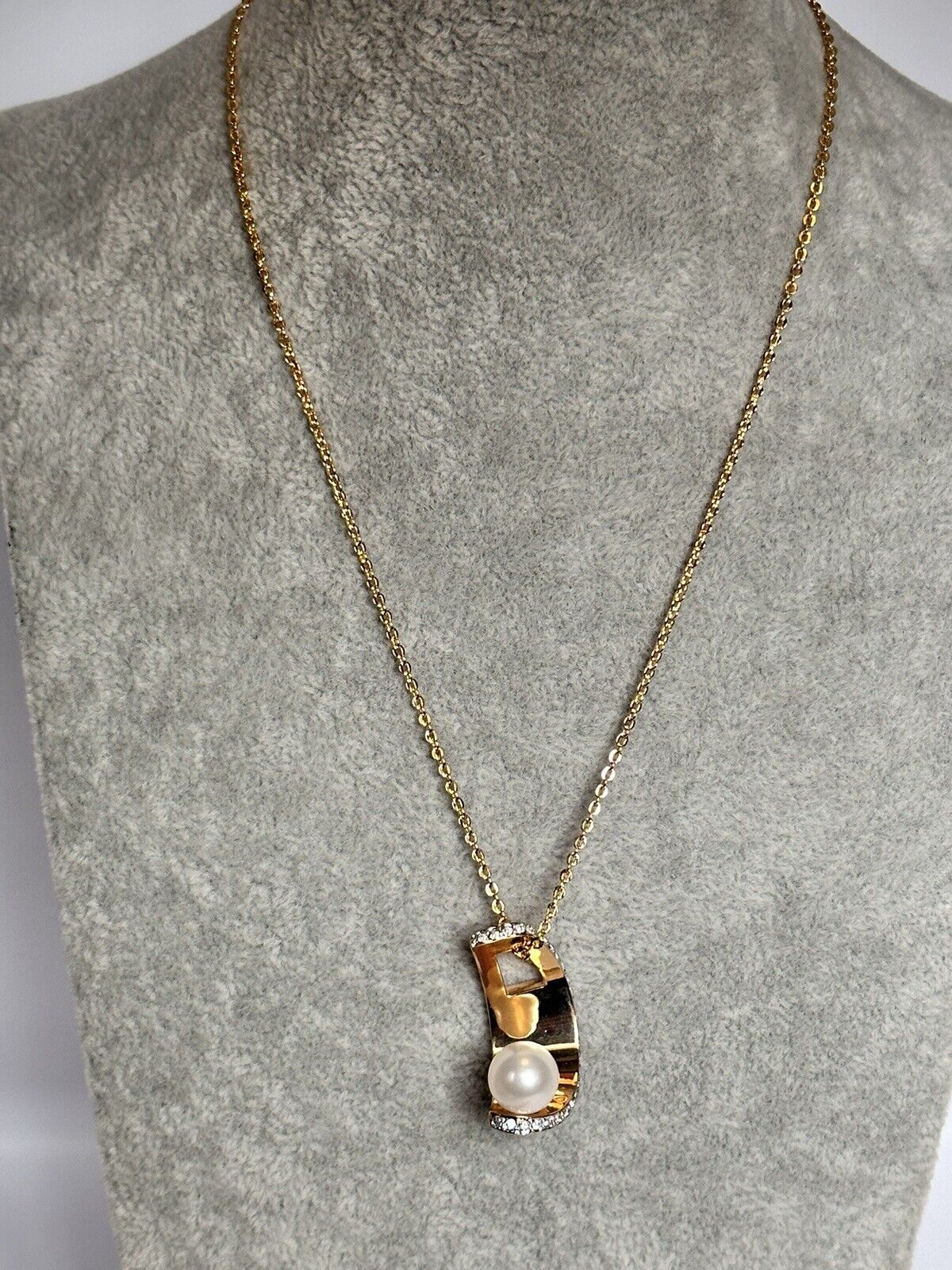 Vintage 1980s Gold Plated Faux Pearl Diamanté Necklace