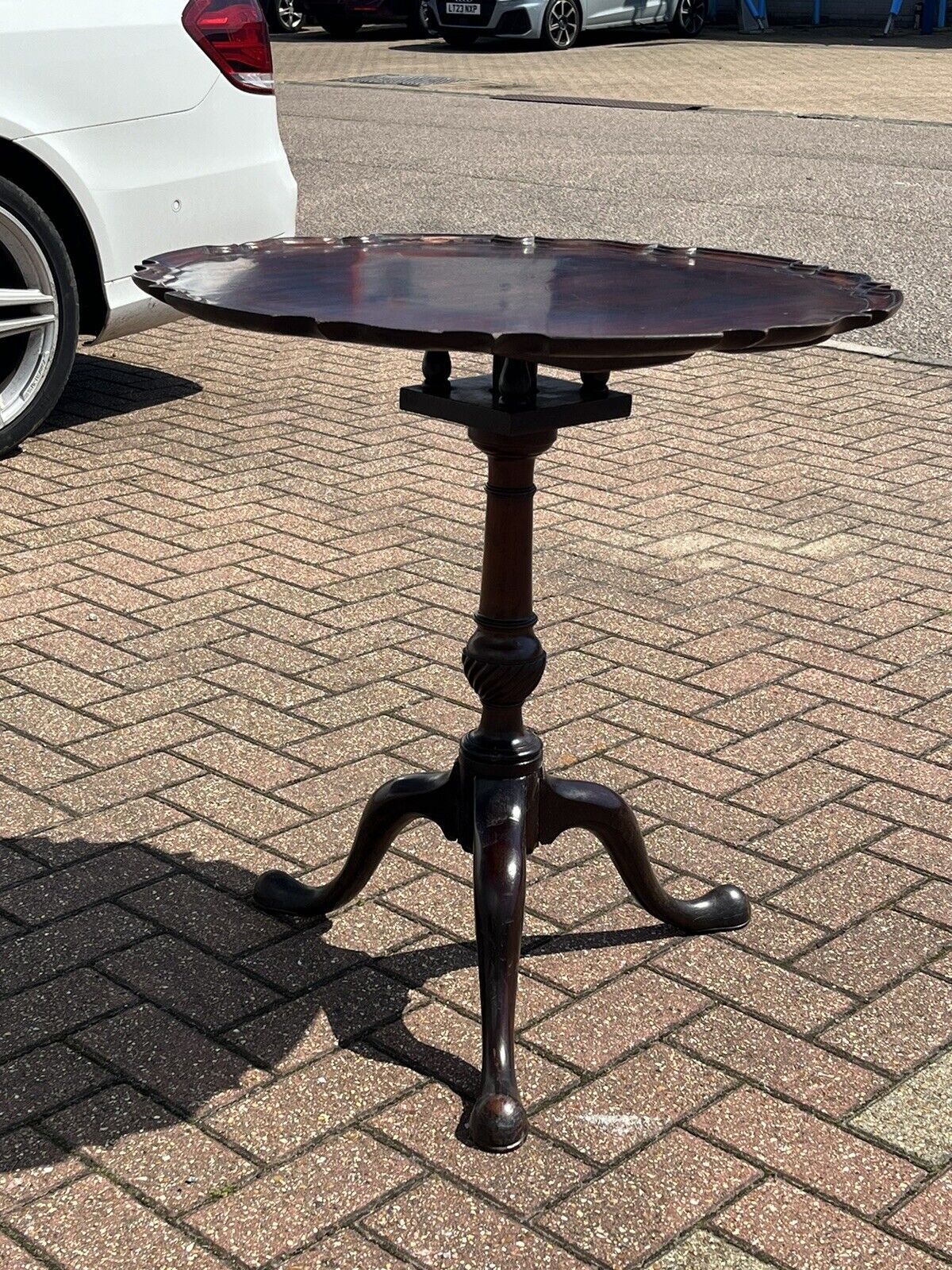 Georgian Mahogany Birdcage Tilt Top Table.