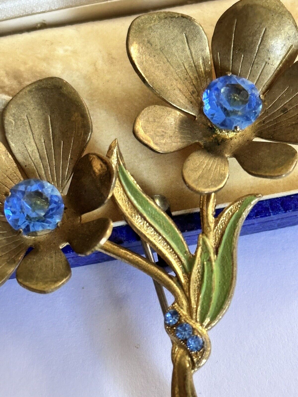Vintage Old Gold Tone Blue Diamanté Flowers Brooch