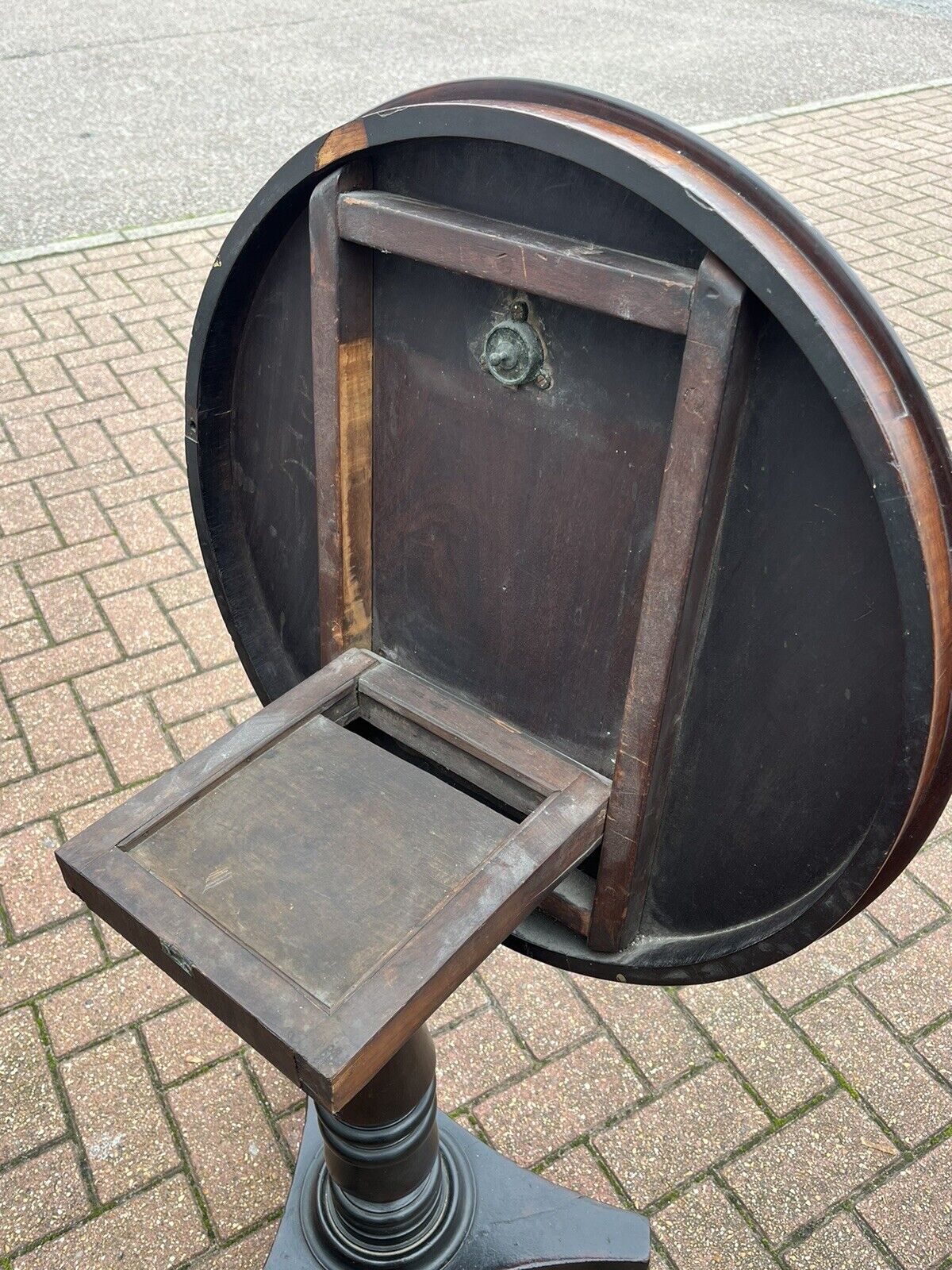 Victorian Mahogany Tilt Top Lamp Table, Side Table.