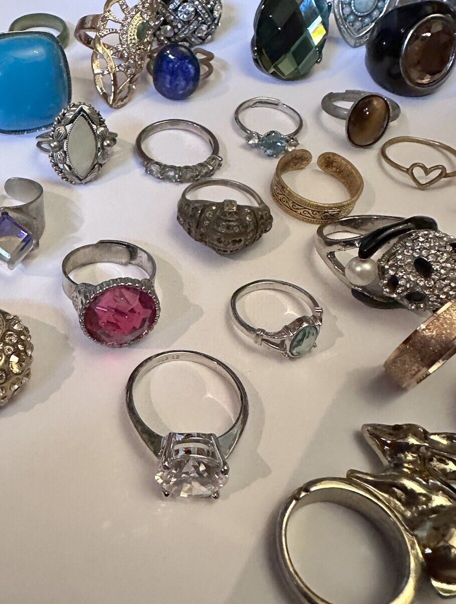 A Quantity Of Vintage Costume Novelty Rings