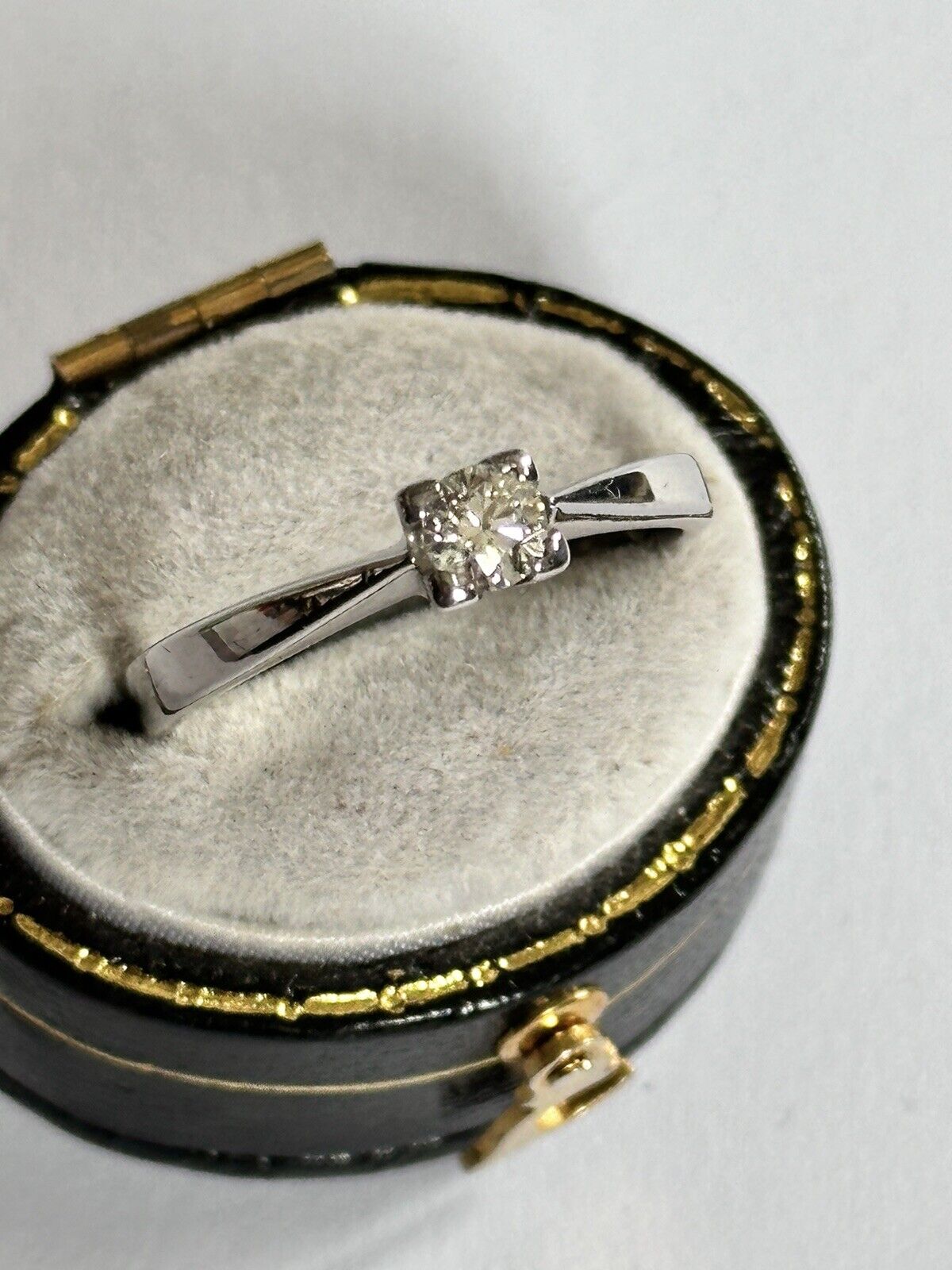 18ct White Gold 0.25 Diamond Solitaire Ring Boxed