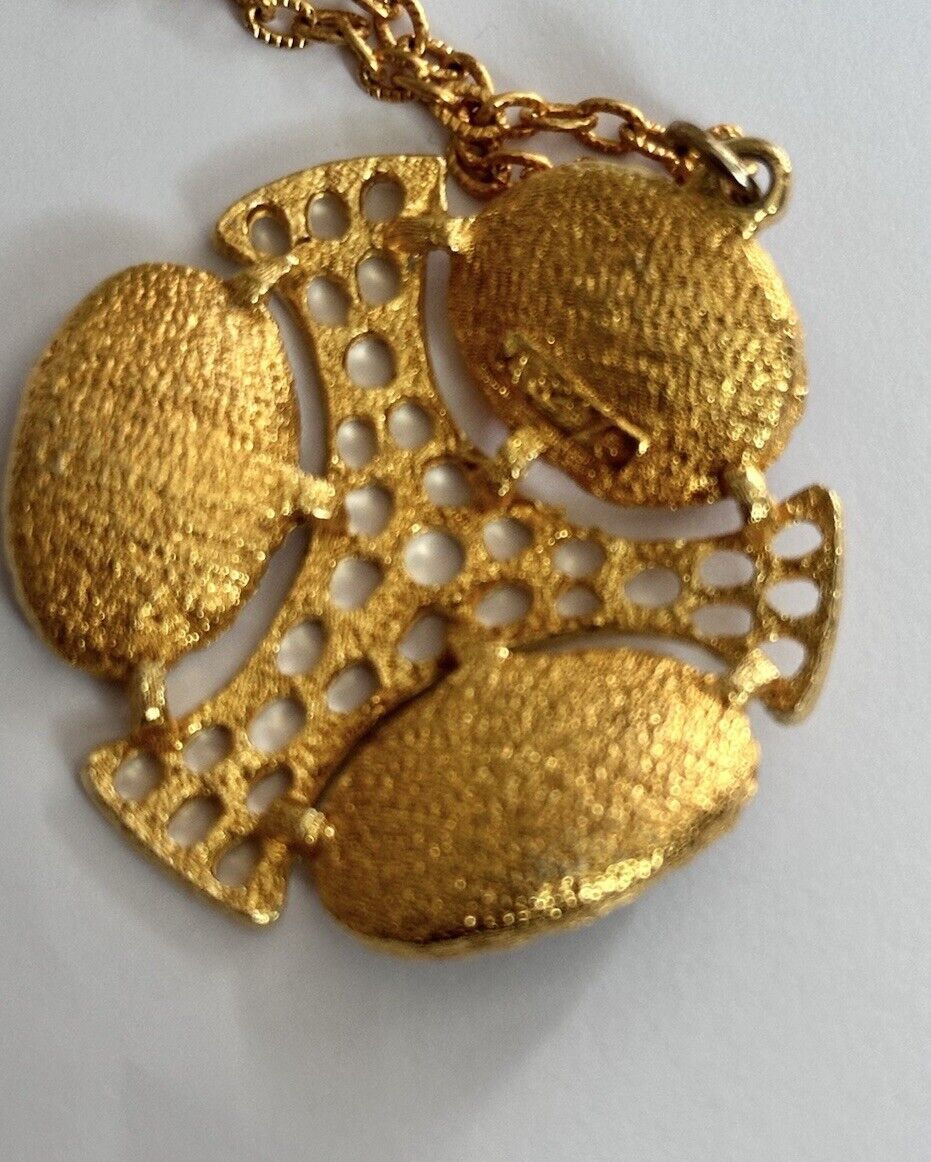 Vintage 60s/70s Gold Tone Red Orange Stone Pendant Necklace