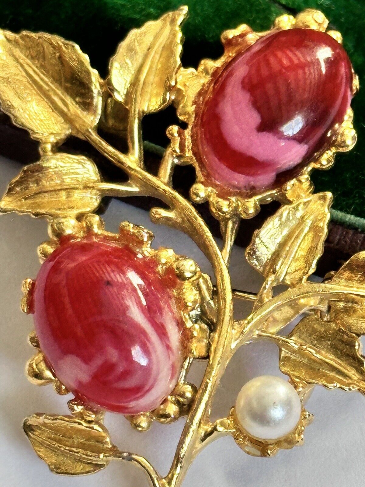 Vintage Gold Tone Pink Red Faux Pearl Cabochon Flowers Brooch