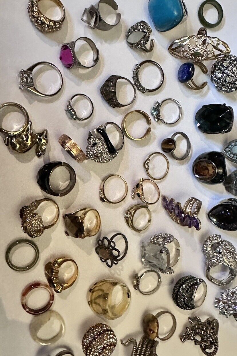 A Quantity Of Vintage Costume Novelty Rings