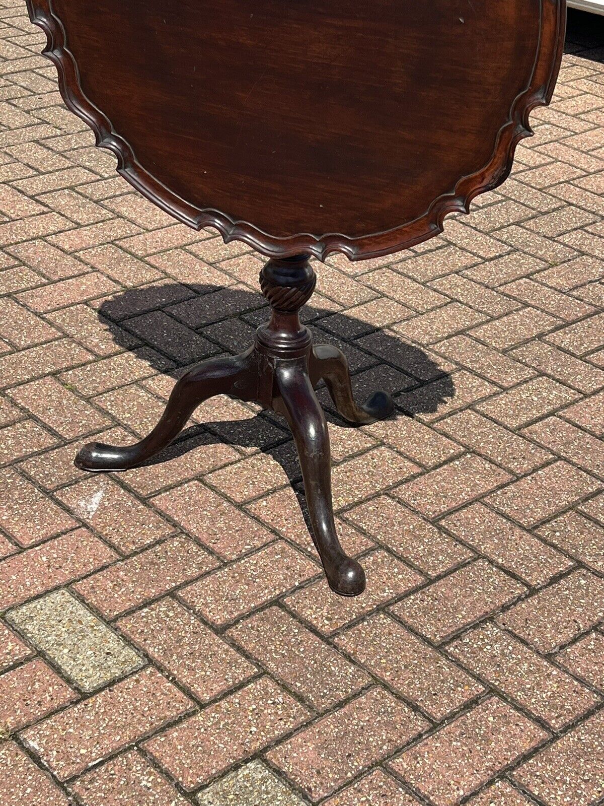 Georgian Mahogany Birdcage Tilt Top Table.