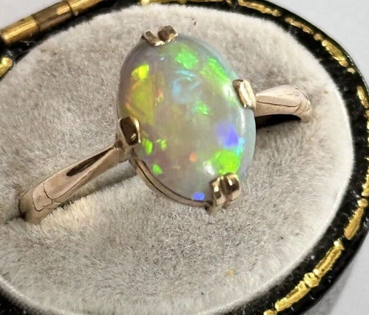 Vintage 18ct Gold White Natural Fire Opal Ring