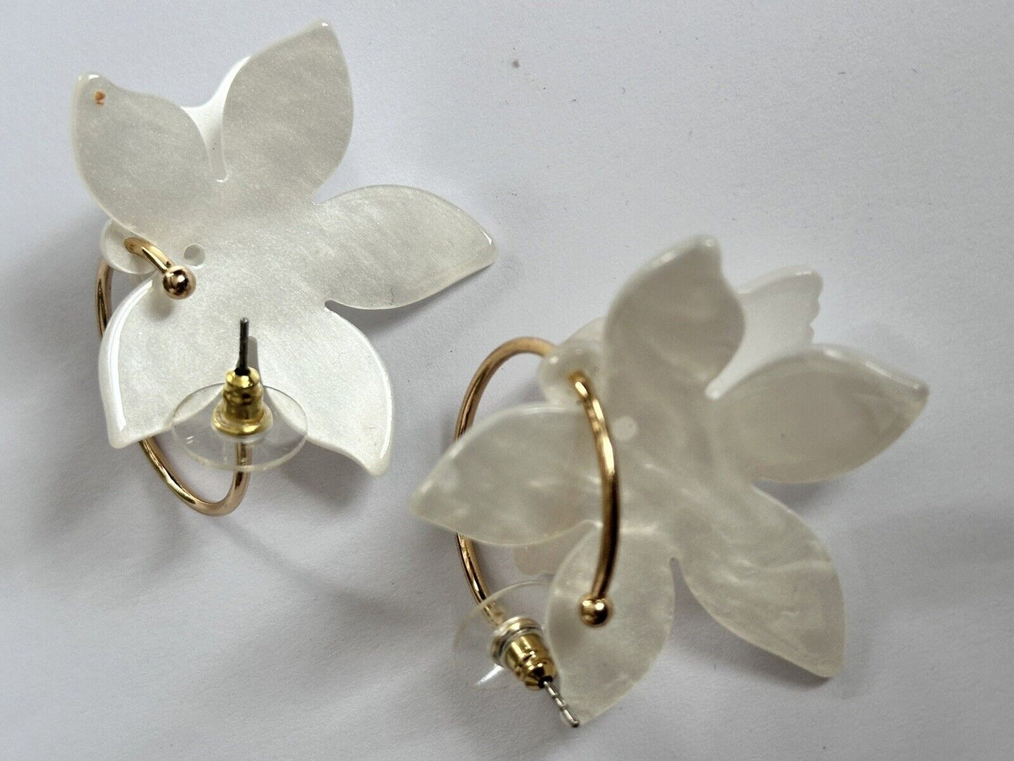 Vintage Gold Plated Hoop Acrylic Flower Earrings