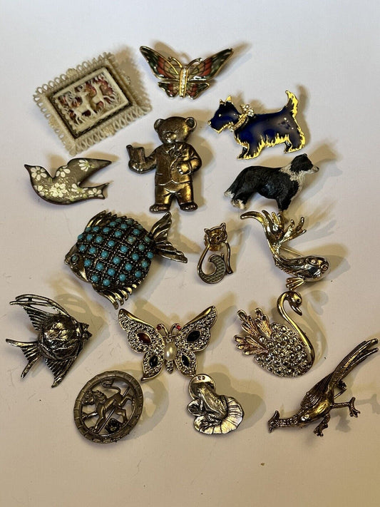 A Quantity Of Vintage Brooches Including Animals