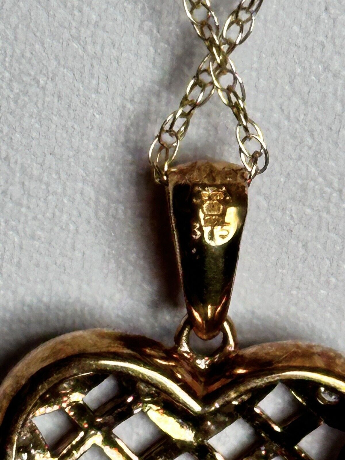 Vintage 9ct Gold 0.10ct Diamond Heart Pendant Necklace
