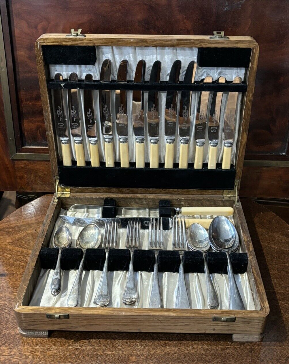 Edwardian Cutlery Set In Oak Case