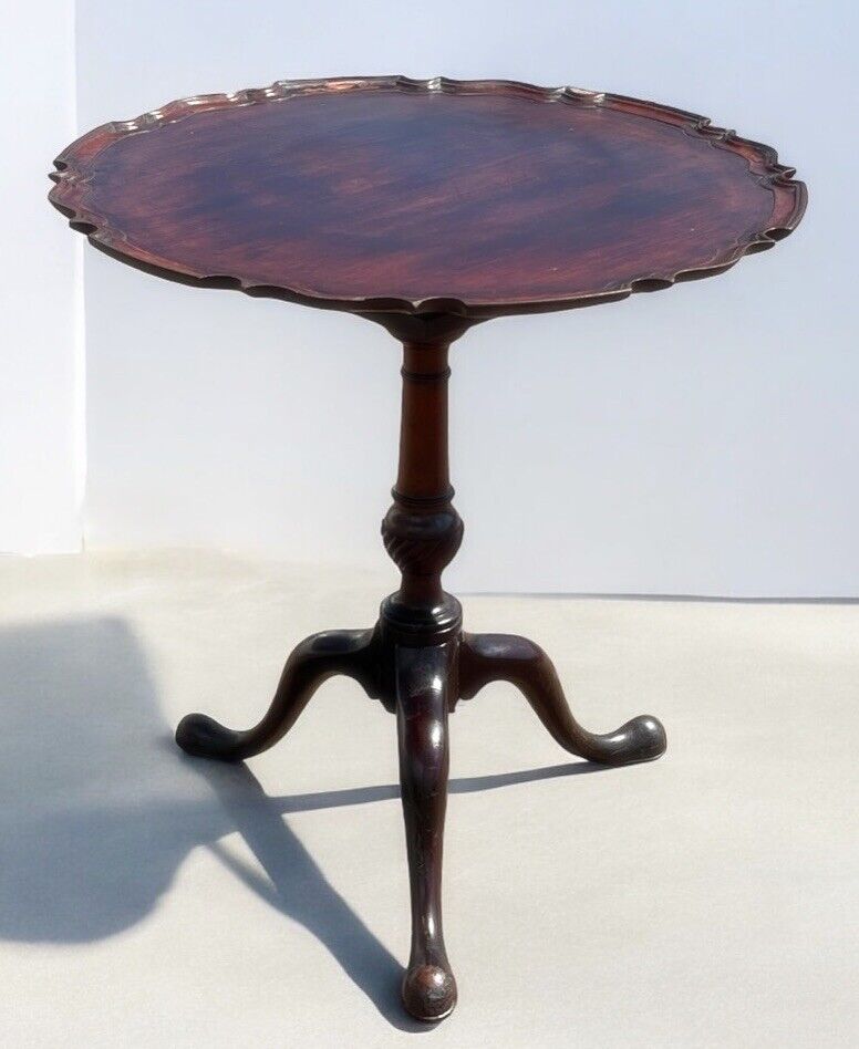 Georgian Mahogany Birdcage Tilt Top Table.