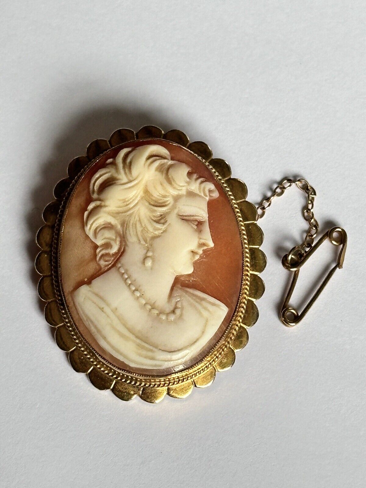 Antique Vintage 9ct Gold Shell Carved Cameo Brooch Safety Chain
