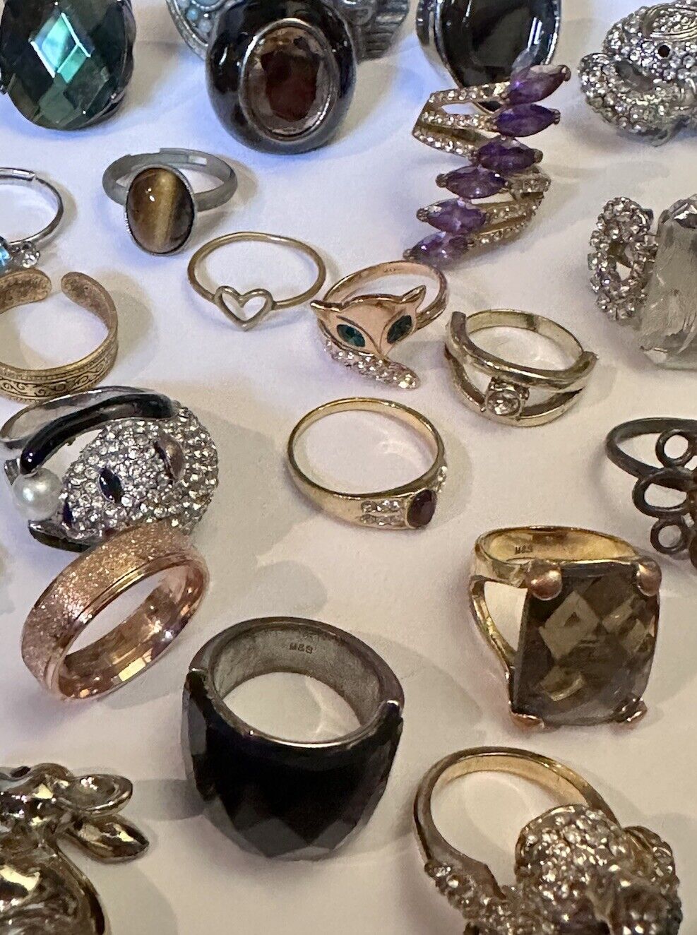 A Quantity Of Vintage Costume Novelty Rings