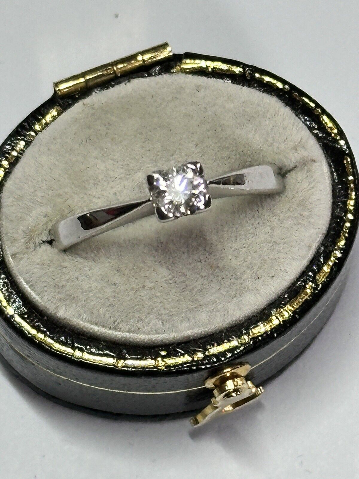 18ct White Gold 0.25 Diamond Solitaire Ring Boxed