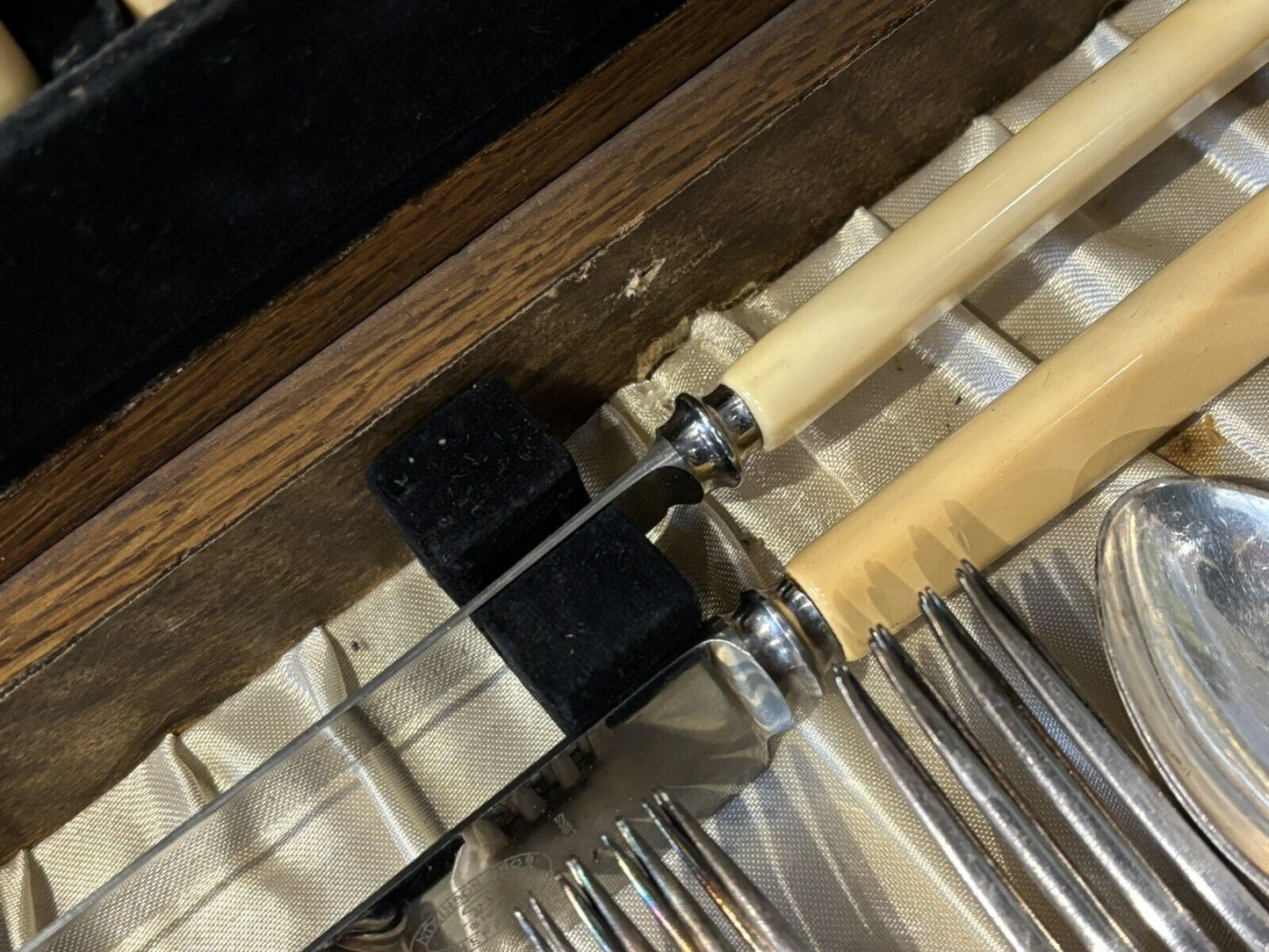 Edwardian Cutlery Set In Oak Case