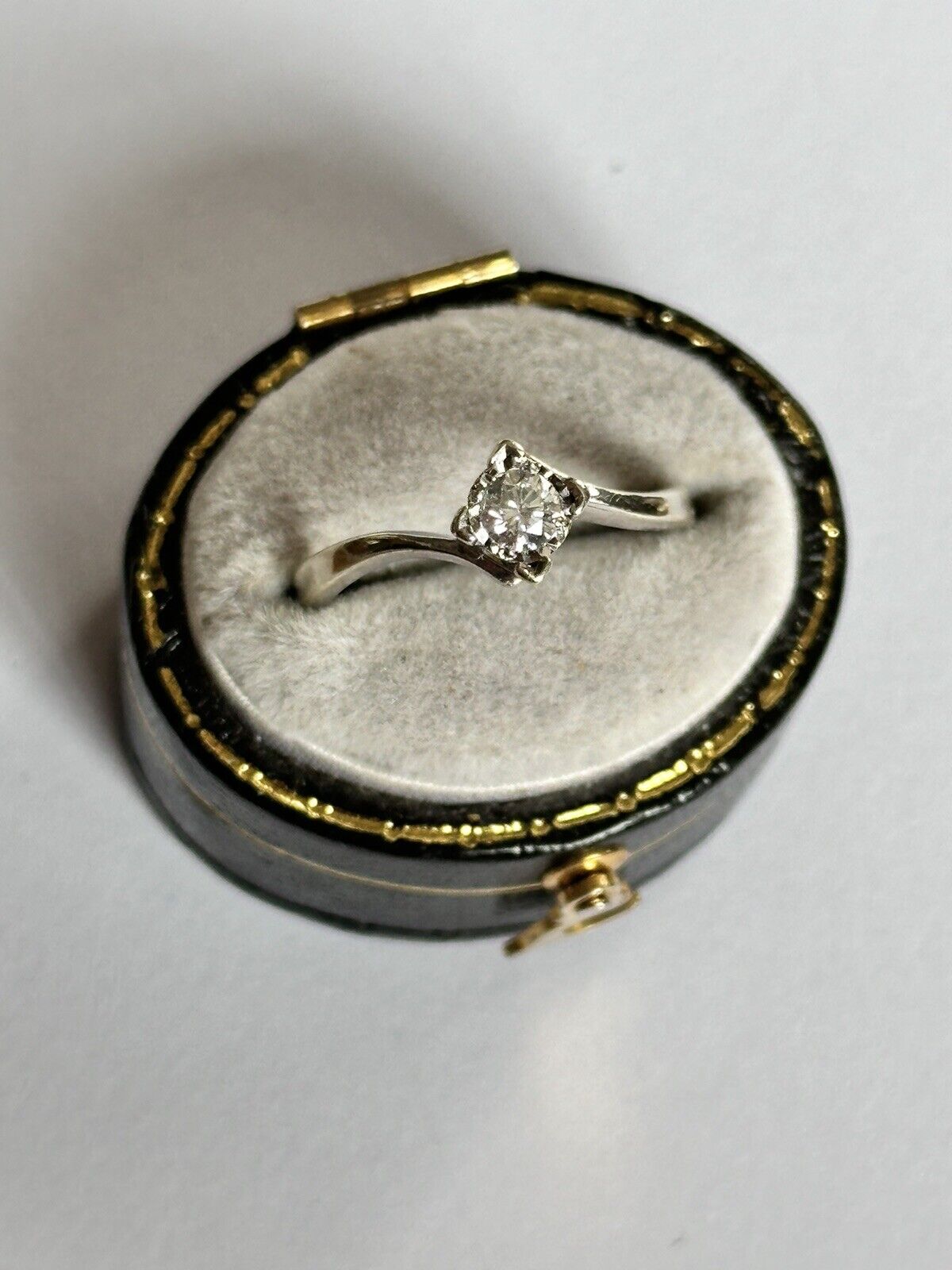 Vintage 9ct White Gold 0.10ct Solitaire Diamond Engagement Ring