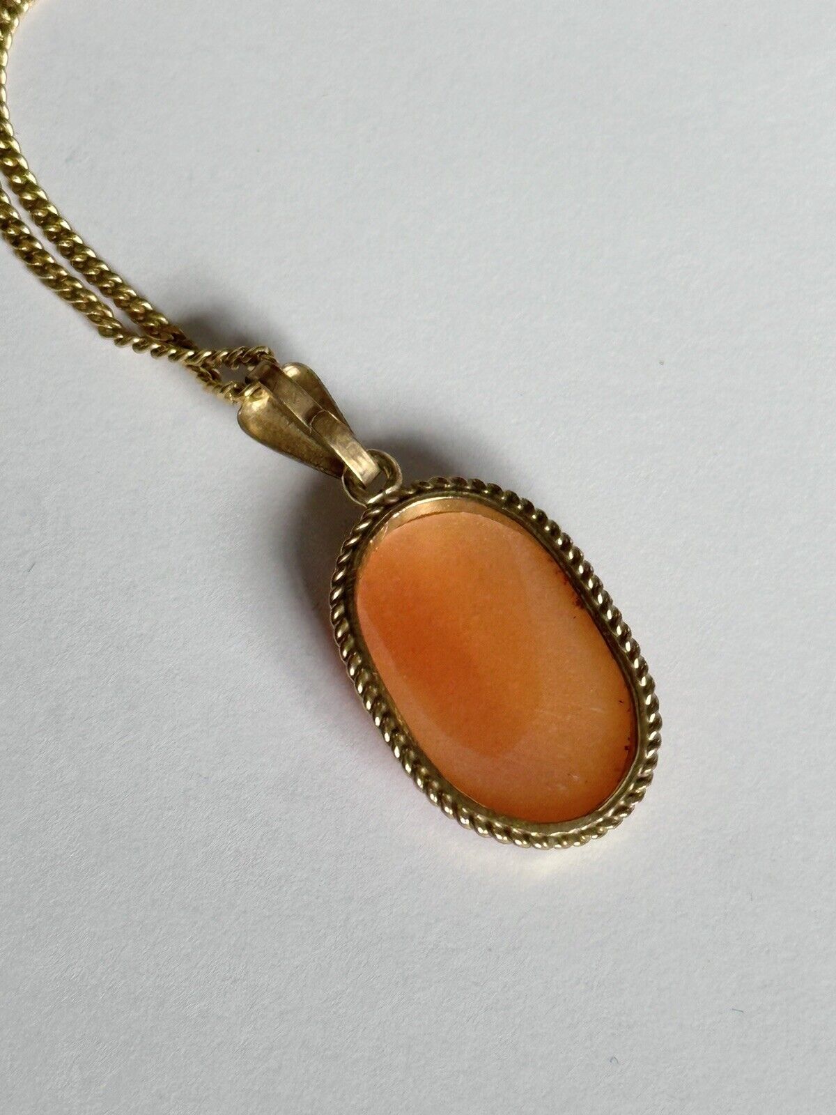 Vintage 9ct Gold Shell Cameo Pendant Necklace