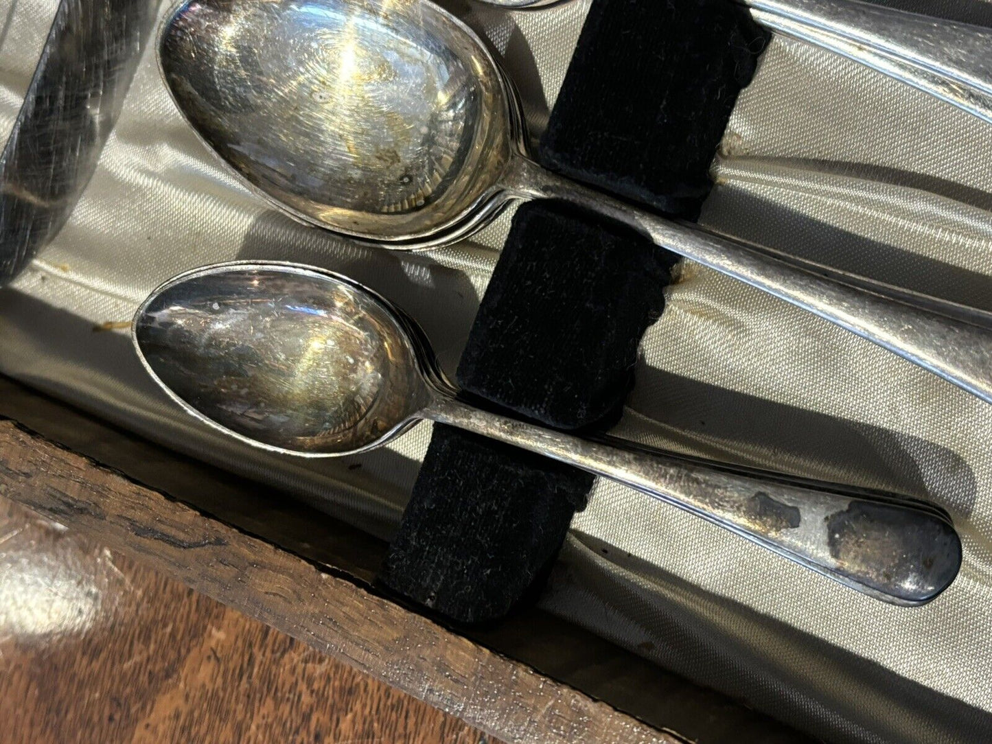 Edwardian Cutlery Set In Oak Case