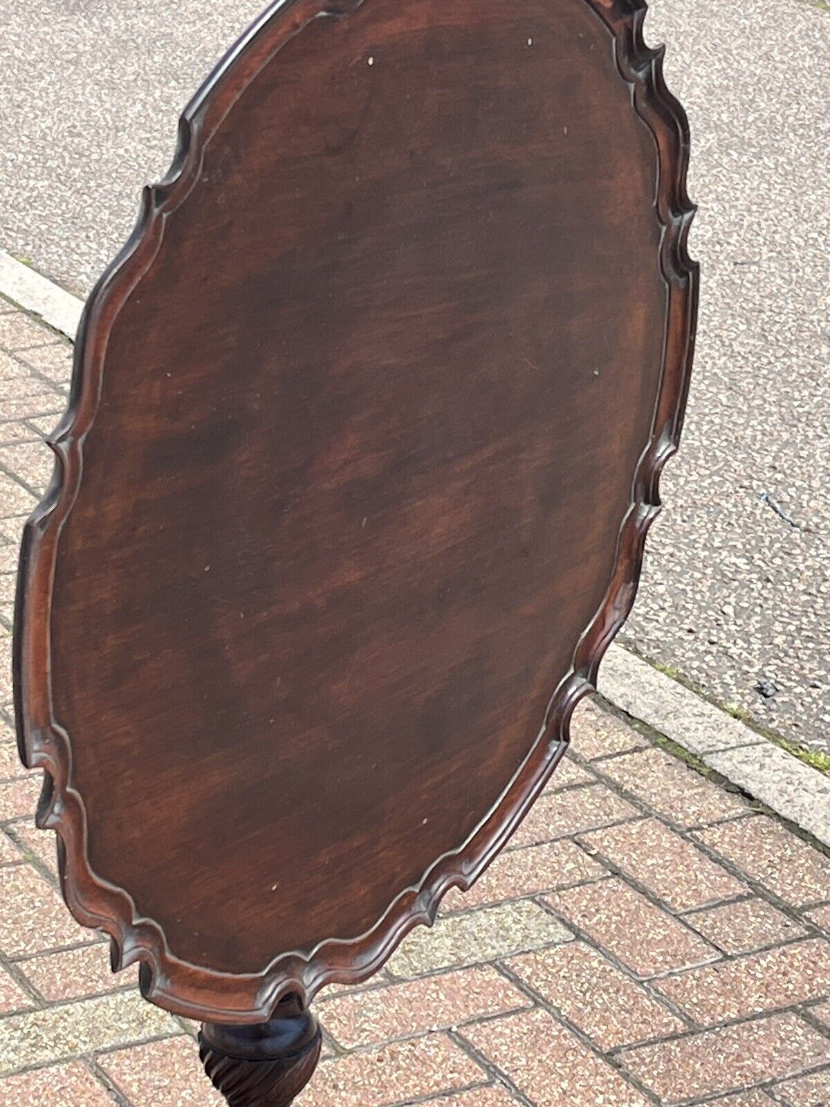 Georgian Mahogany Birdcage Tilt Top Table.