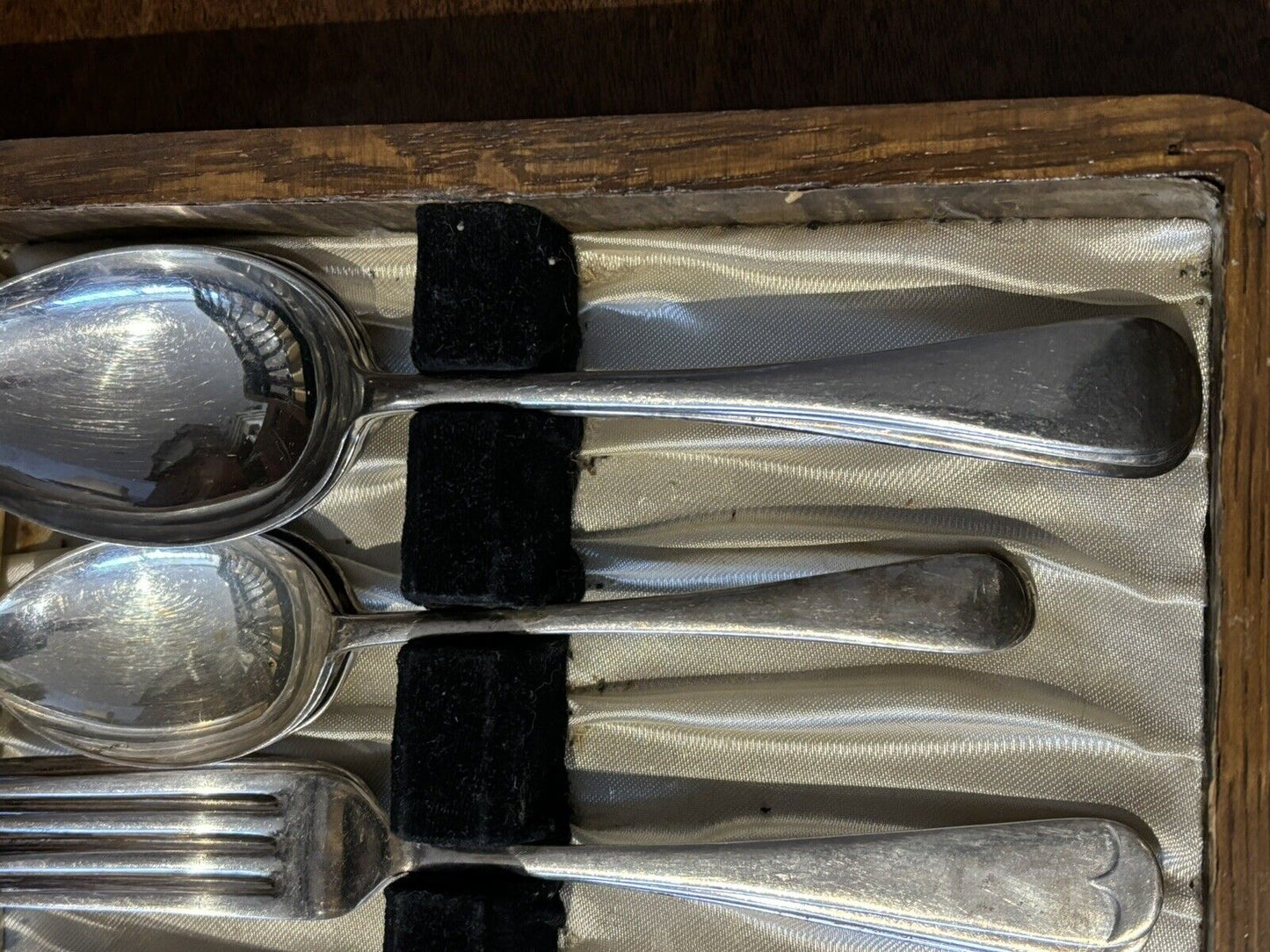 Edwardian Cutlery Set In Oak Case