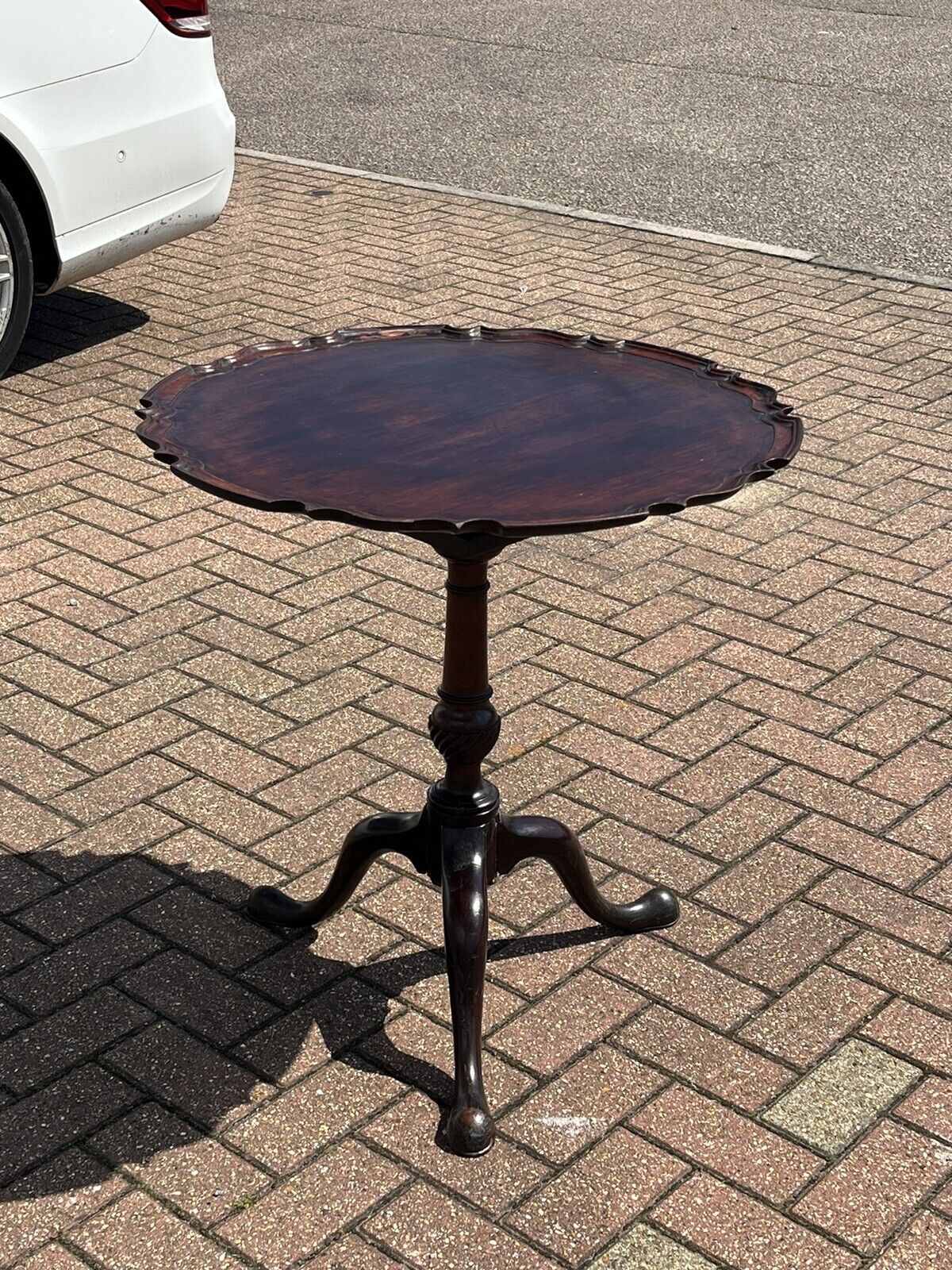 Georgian Mahogany Birdcage Tilt Top Table.