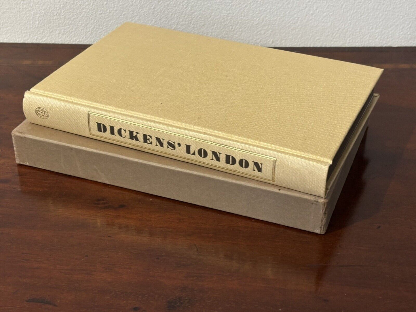 Folio Society. Dickens London