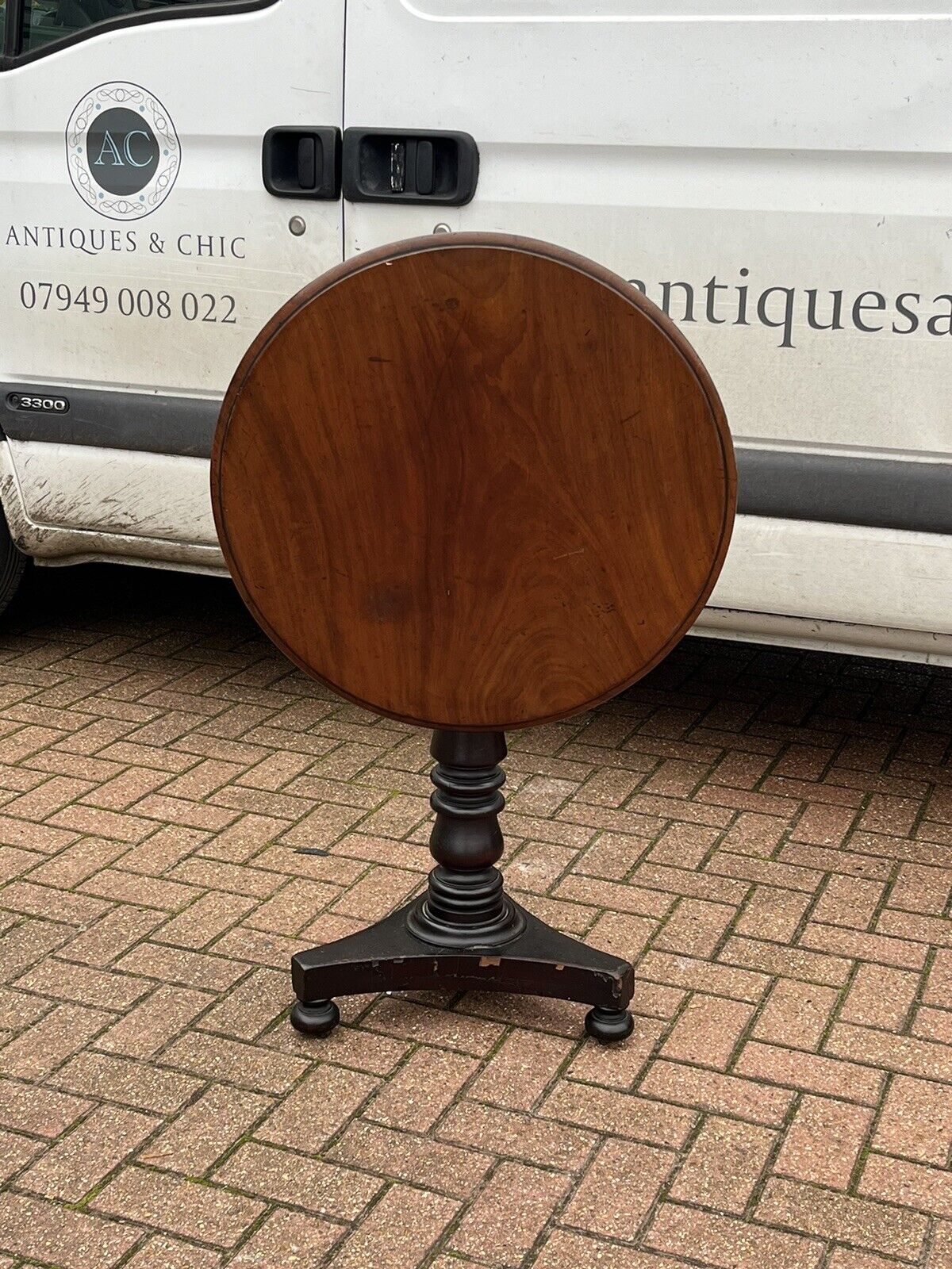 Victorian Mahogany Tilt Top Lamp Table, Side Table.