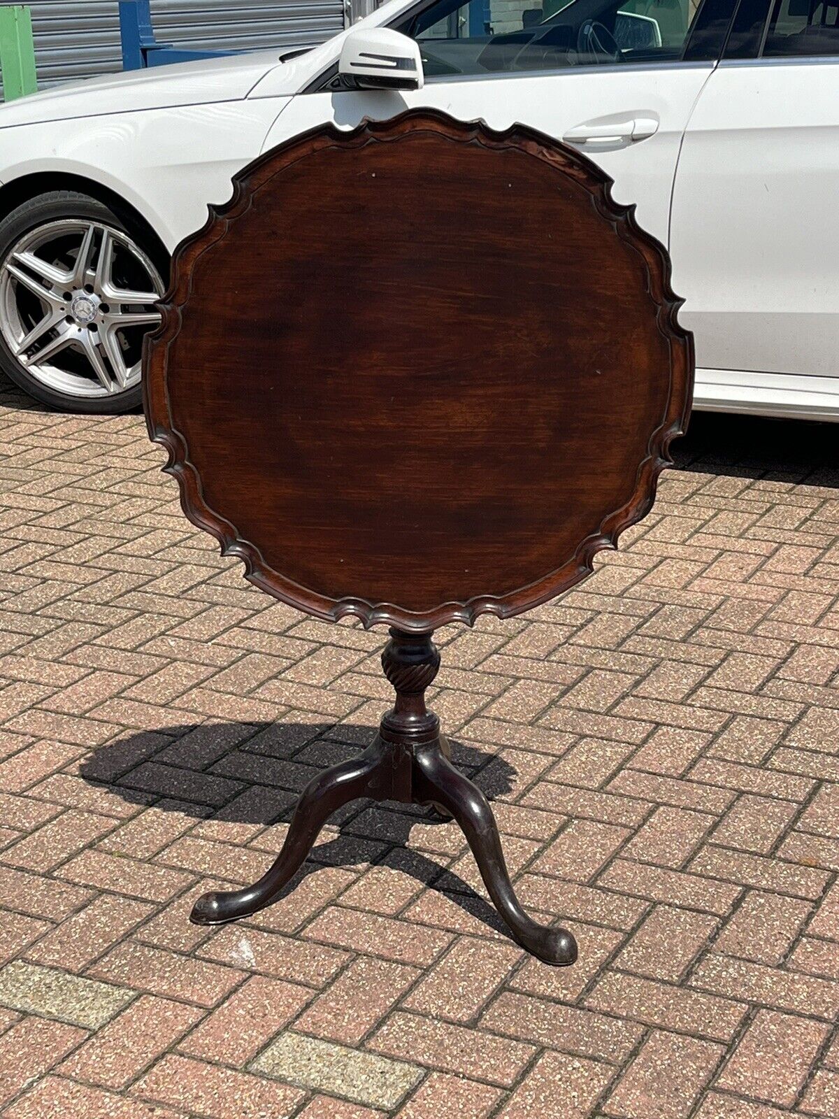 Georgian Mahogany Birdcage Tilt Top Table.