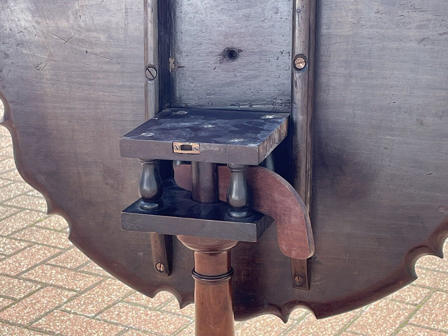 Georgian Mahogany Birdcage Tilt Top Table.