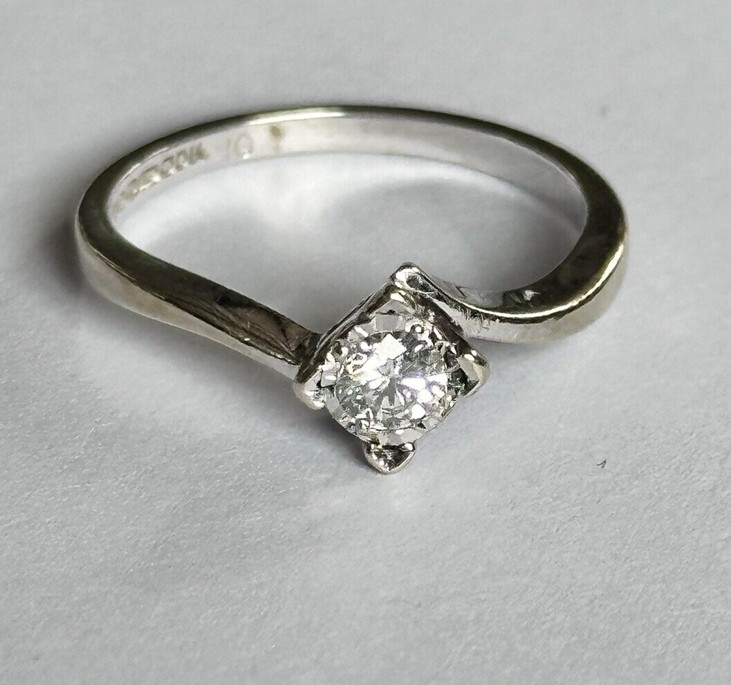 Vintage 9ct White Gold 0.10ct Solitaire Diamond Engagement Ring