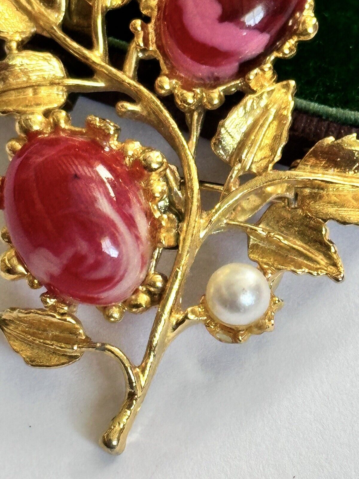 Vintage Gold Tone Pink Red Faux Pearl Cabochon Flowers Brooch