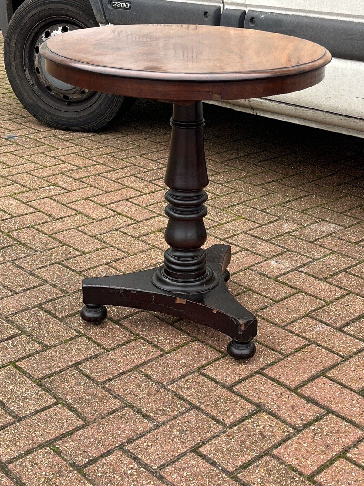 Victorian Mahogany Tilt Top Lamp Table, Side Table.