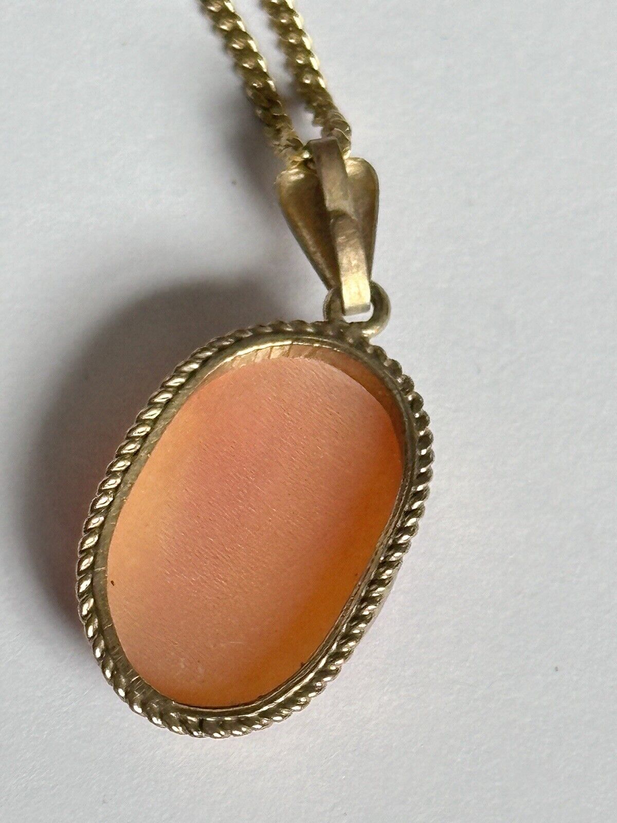 Vintage 9ct Gold Shell Cameo Pendant Necklace